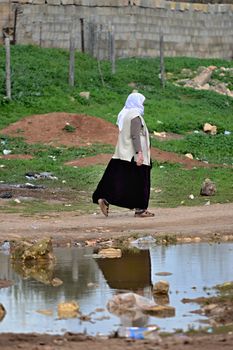 many children returning into Konbane with their parents. 3.4.2015, Kobane, Syria