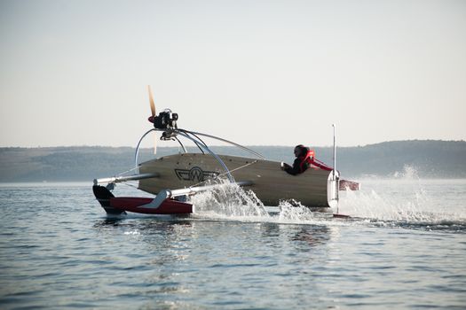 Motorised vessel on foils in the sea