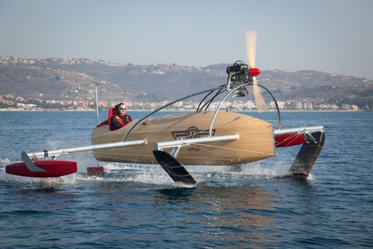 Motorised vessel on foils in the sea