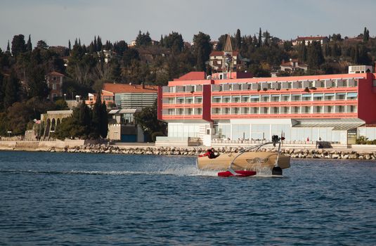 Motorised vessel on foils in the sea