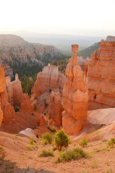 bryce canyon hoodoo thor hammer at sunrise