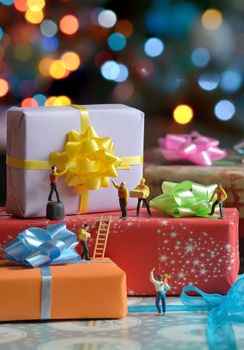 Miniature courier figurines packaging gift boxes