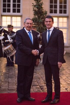 FRANCE, Paris : French Prime Minister Manuel Valls (R) shakes hands with Cuban President Raul Castro at the Hotel Matignon in Paris on February 2, 2016.