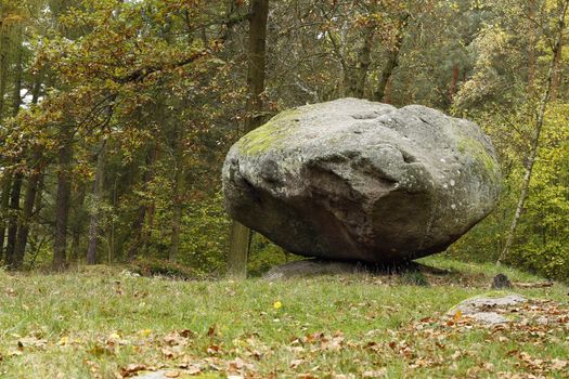 Pulpit of Jan Hus is a protected natural monument of the village Petrovice in Pribram district.
This is a six-foot rocking stone. Located among lots of other stones, but you can not overlook. It is the largest and is the only viklan. Its dimensions are 2 meters in height, 3 meters in length and width measuring 1.8 meters. Other stones are classic and in different sizes. This viklan has hollowed out the top like a bowl measuring 80 and 60 cm. Here, according to legend, became a priest preaching to the people. In ancient times there should happen to the victims. Czech republic.