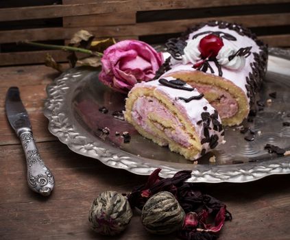 chopped baked dessert on the background of the tea infuser