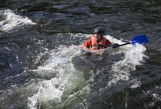 Kayaker lost his kayak in the cataract 