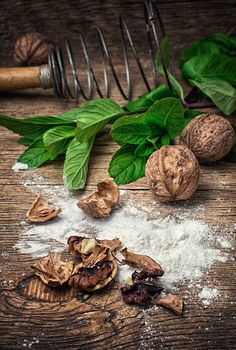 walnuts ingredient in the preparation of dough for pecan dessert