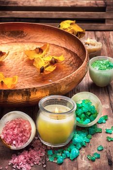 Mineral flavored salt for relaxation and massage in retro style