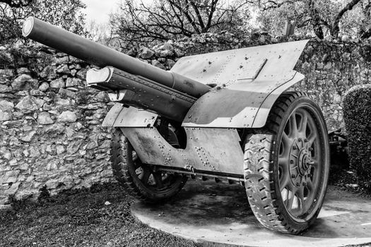 Cannon on wheels used by Italian soldiers during the World War I.