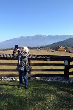 Houses in the mountains and a wooden fence.
Mari take pictures for the family album