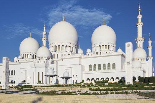 Horizontal view of famous Sheikh Zayed Grand Mosque, UAE