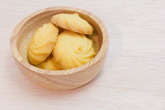 Butter cookies in wooden bowl