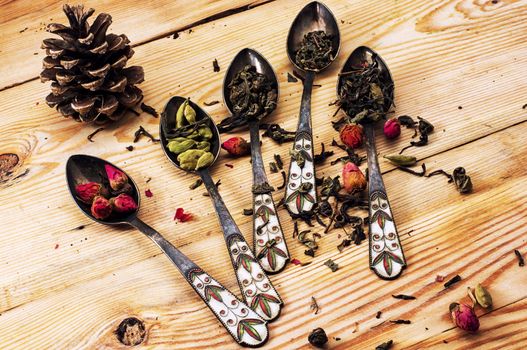 range of different varieties of tea leaves on wooden background