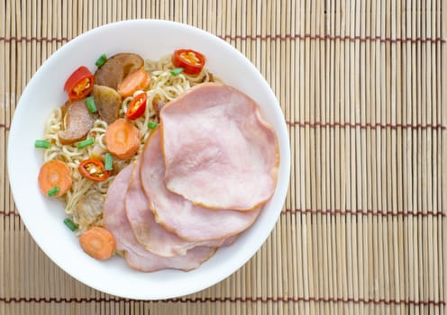 chinese noodle with ham and vegetables