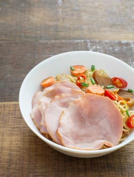 chinese noodle with ham and vegetables