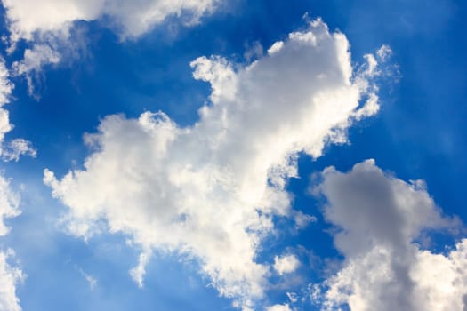 Clear sky and heart shape cloud in the sunny day.