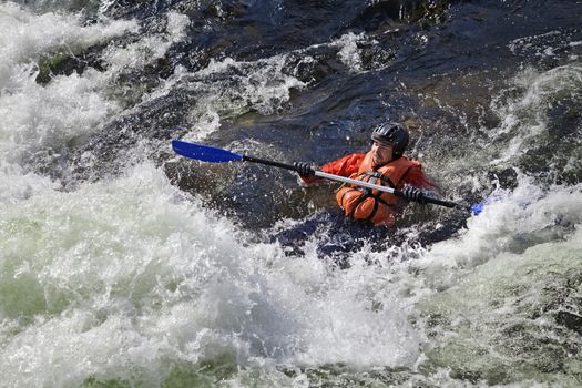 Kayaker lost his kayak in the cataract 