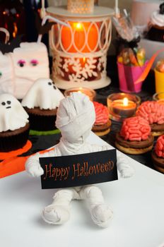 Holder Mummy invites you to a celebration in honor of Halloween