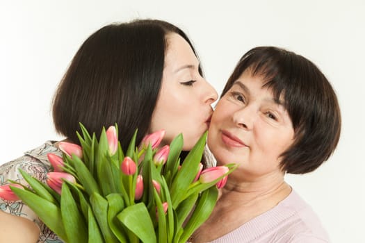 the woman presented a bouquet of flowers for mother and kisses it