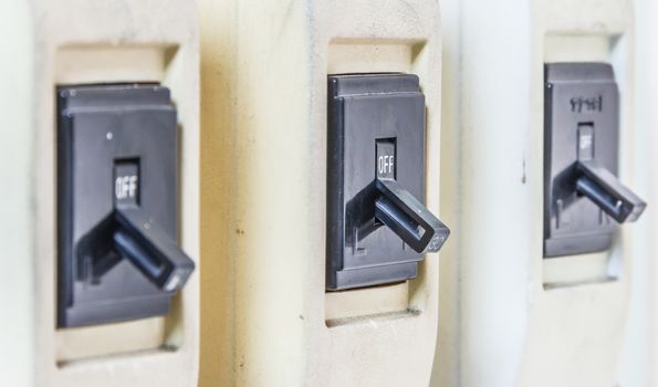 Switch cuts power,A device to interrupt the electric power.