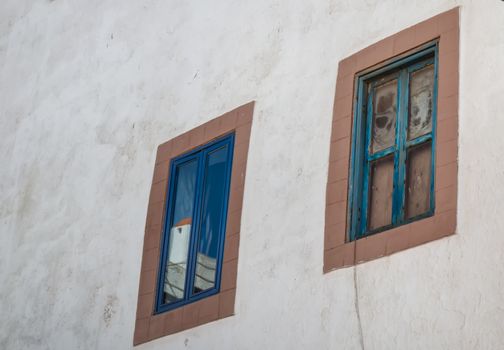 Diagonal composition of two windows with various reflections.