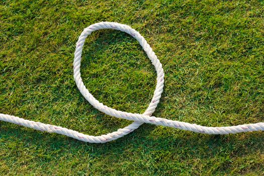 circle white rope on green grass lawn