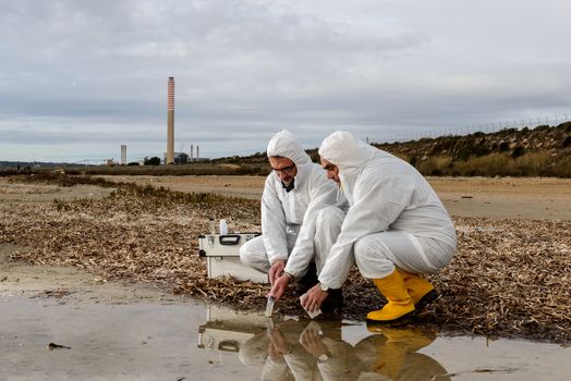 Experts analyze the water in a contaminated environment.