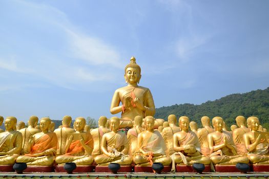 Big Golden and thousand of Golden Buddha statues