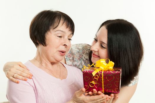 the woman gives to mother a gift