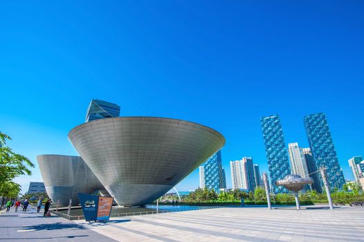 INCHEON, SOUTH KOREA - MAY 20 : Songdo Central Park is the green space plan,inspired by NYC. Photo taken May 20,2015 in Incheon, South Korea.