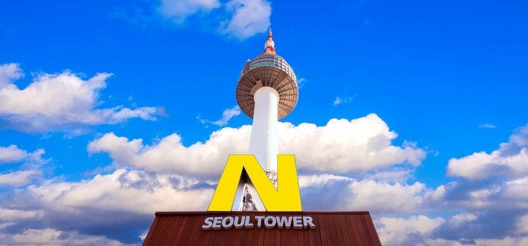 SEOUL - APRIL 16 : N Seoul Tower Located on Namsan Mountain in central Seoul.Photo taken on April 16,2015 in seoul,South Korea.