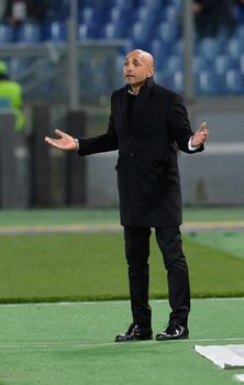 ITALY, Rome: Roma Coach Luciano Spalletti looks on during the Italian Serie A game against Palermo at Stadio Olimpico in Rome, Italy on Febraury 21, 2016. Roma shut out Palermo by a score of 5-0, thanks to goals by Edin Dzeko, Mo Salah, Seydou Keita.