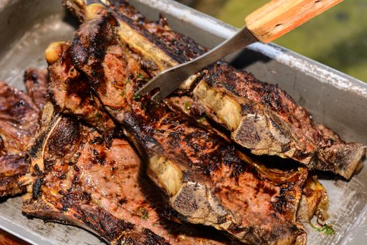 Roast beef, cooked in the outdoor barbecue in a rural location. Sauce: olive oil, salt, parsley.