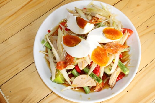 Spicy papaya salad with egg