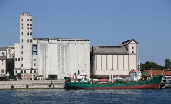Ship in front of a Port Silo