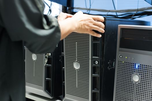 Man fix server network in data center room .