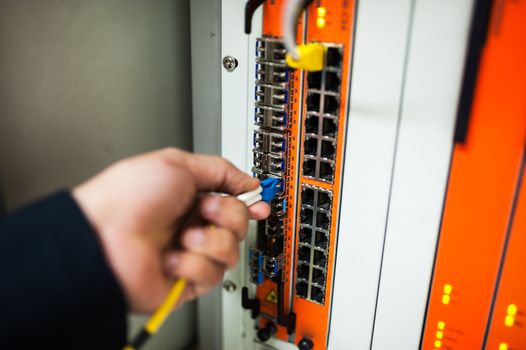 Fix network switch in data center room .