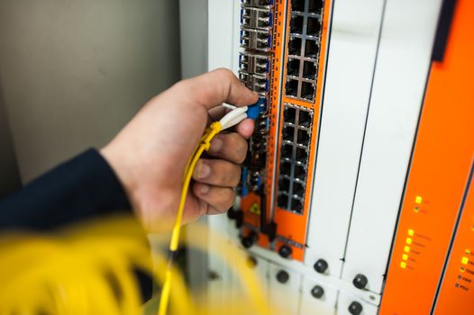 Fix network switch in data center room .