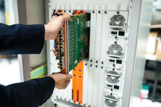 Fix network switch in data center room .