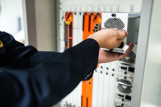 Fix network switch in data center room .