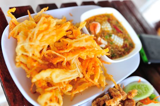 An Papaya salad fried in soft light .