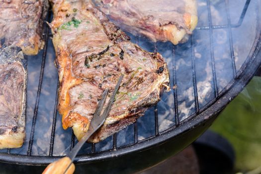 Roast beef, cooked in the outdoor barbecue in a rural location. Sauce: olive oil, salt, parsley.