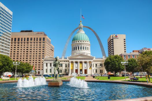 ST LOUIS, MO, USA - AUGUST 25: Downtown St Louis, MO with the Old Courthouse on August 25, 2015 in St Louis, MO, USA.