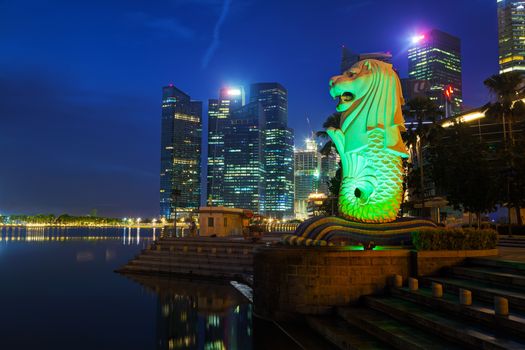 SINGAPORE - OCTOBER 31: Overview of the marina bay with the Merlion on October 31, 2015 in Singapore.