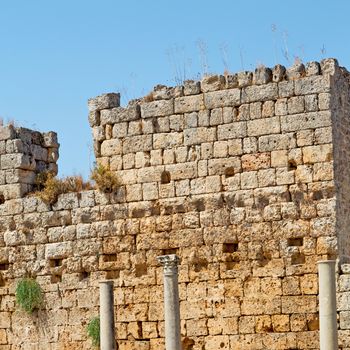  old   construction in asia turkey the column  and the roman temple 