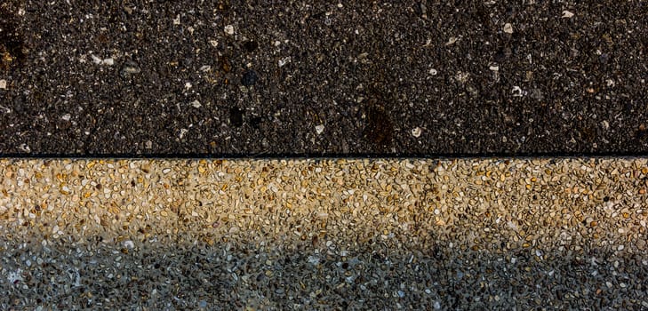 The difference in the surface.A shadow in the shade Line of demarcation between the curb and the road surface.