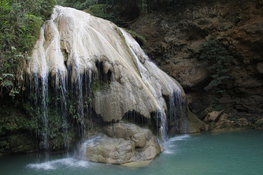 koh lung waterfall in thailand