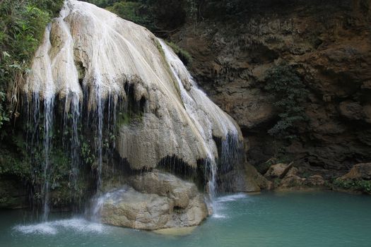 koh lung waterfall in thailand