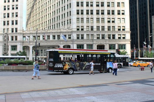 Chicago Sightseeing bus on Michigan Avenue.
