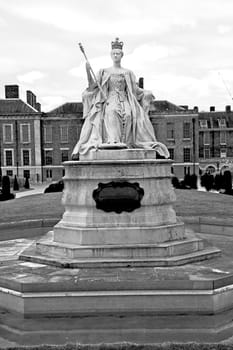 marble and statue in old city of london     england